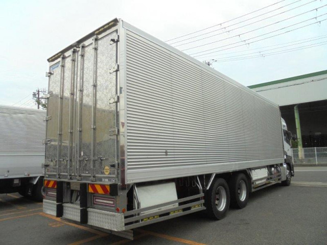 UDトラックス（日産） クオン 大型 冷凍冷蔵バン 2PG-CD5CA(89584) 3枚目