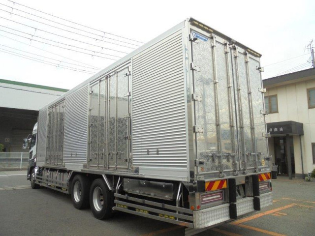 UDトラックス（日産） クオン 大型 冷凍冷蔵バン 2PG-CD5CA(89584) 4枚目