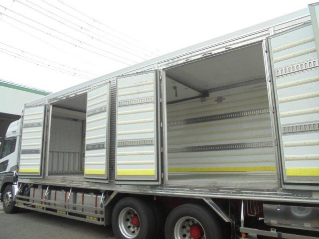 UDトラックス（日産） クオン 大型 冷凍冷蔵バン 2PG-CD5CA(89584) 11枚目