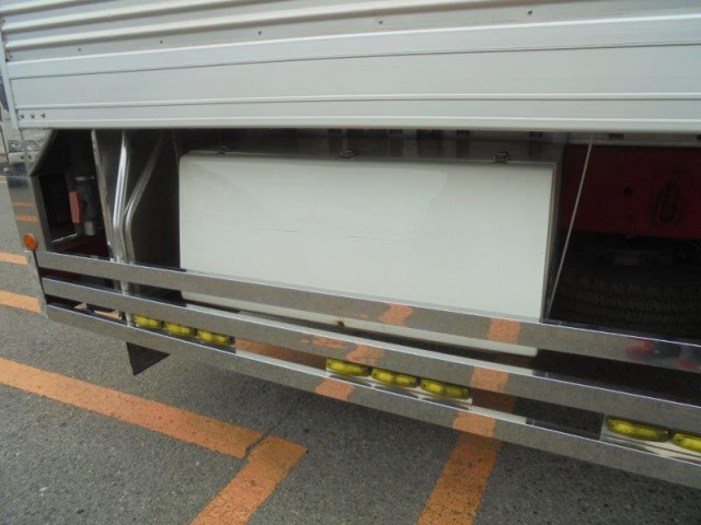 UDトラックス（日産） クオン 大型 冷凍冷蔵バン 2PG-CD5CA(89584) 14枚目