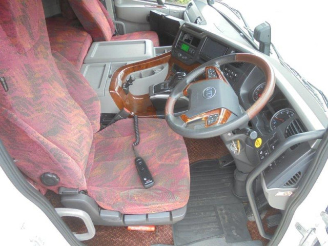 UDトラックス（日産） クオン 大型 冷凍冷蔵バン 2PG-CD5CA(89584) 26枚目