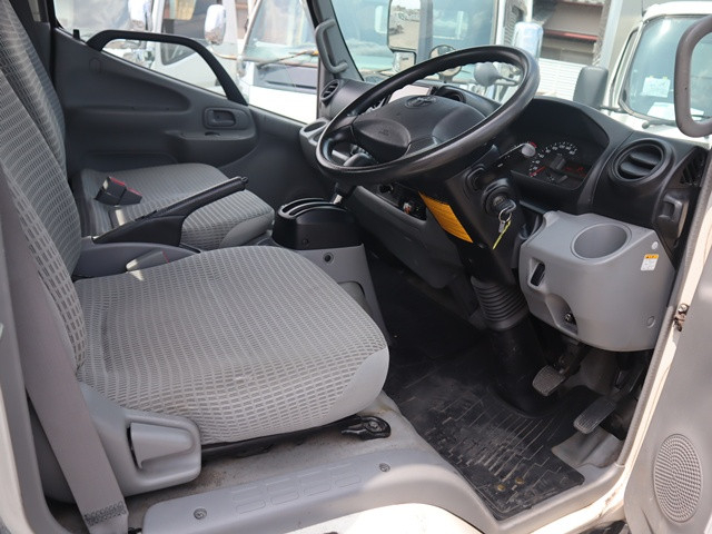 トヨタ トヨエース 小型 平ボディ TKG-XZC605(89885) 32枚目