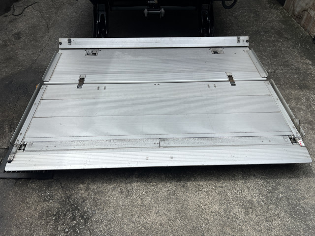 日野 レンジャー 中型 冷凍冷蔵バン TKG-FC9JJAA(90008) 9枚目