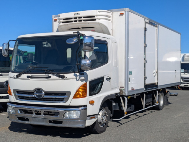 日野 レンジャー 中型 冷凍冷蔵バン TKG-FD7JLAG(90098) 1枚目
