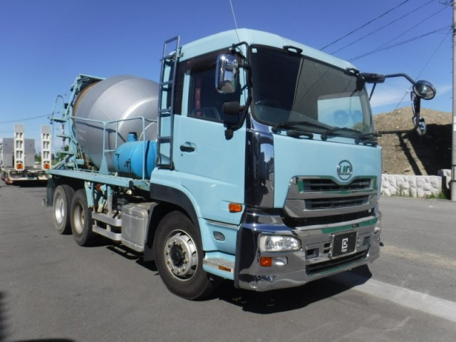 UDトラックス（日産） クオン 大型 ミキサー車 QKG-CW5XL(90160) 1枚目
