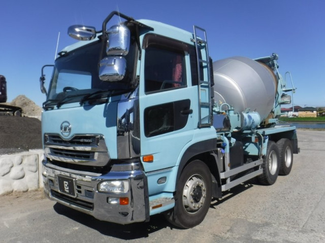 UDトラックス（日産） クオン 大型 ミキサー車 QKG-CW5XL(90160) 2枚目