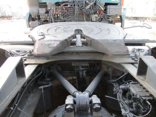 UDトラックス（日産） クオン 大型 トラクタ QKG-GK5XAB(8989) 13枚目