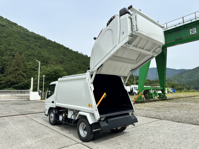 三菱ふそう キャンター 小型 塵芥車（プレス式） 2RG-FEAV0(90257) 6枚目
