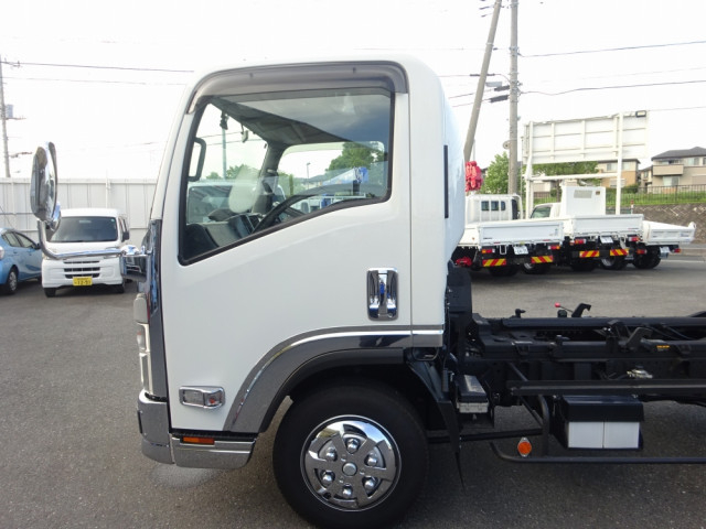 いすゞ エルフ 小型 車載専用車 2PG-NPS88AN(90267) 28枚目
