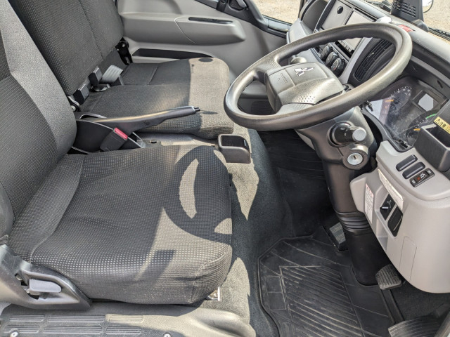 三菱ふそう キャンター 小型 アルミバン TPG-FBA20(90349) 32枚目