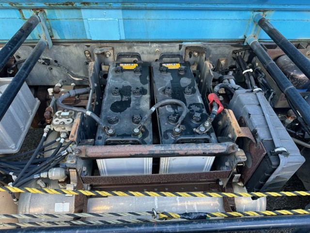 UDトラックス（日産） クオン 大型 タンクローリー ADG-CV2YL(90371) 17枚目