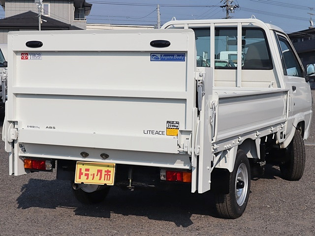 トヨタ ライトエース 小型 平ボディ GK-KM70(90389) 5枚目