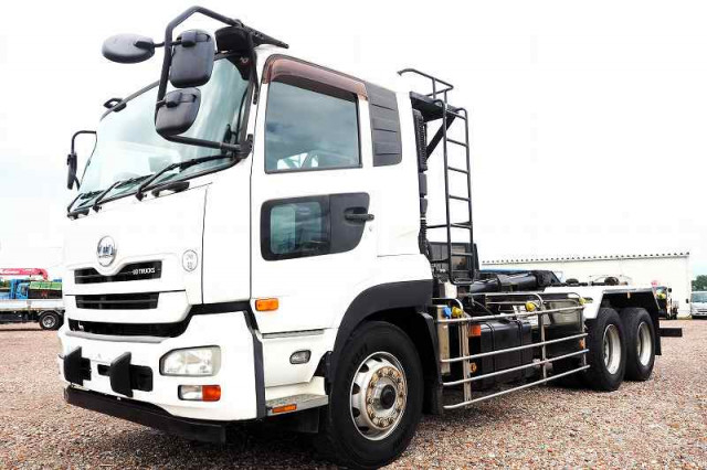 UDトラックス（日産） クオン 大型 コンテナ専用車 QKG-CW5YL(90460) 1枚目