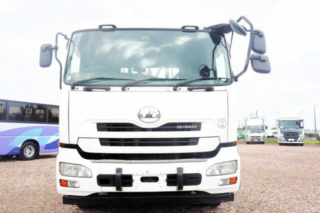 UDトラックス（日産） クオン 大型 コンテナ専用車 QKG-CW5YL(90460) 8枚目