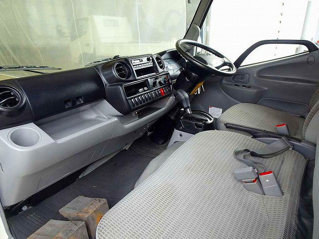 トヨタ トヨエース 小型 アルミバン TKG-XZC645(90738) 7枚目