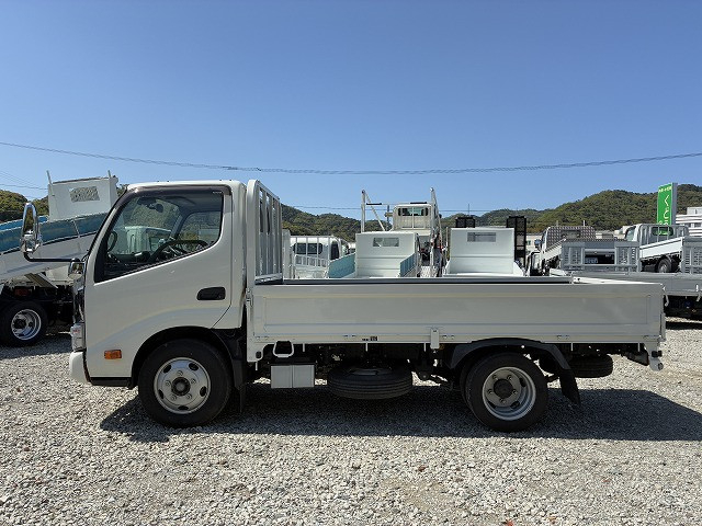 Toyota dyna Small Flat body 2PG-XZU605(105312) 4枚目