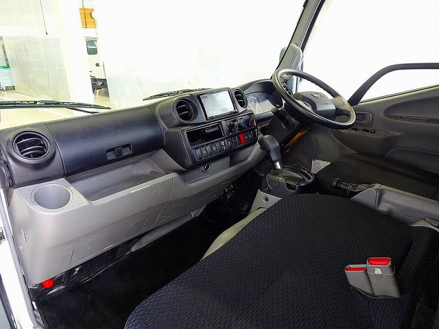 日野 デュトロ 小型 平ボディ 2RG-XZC605M(90901) 7枚目