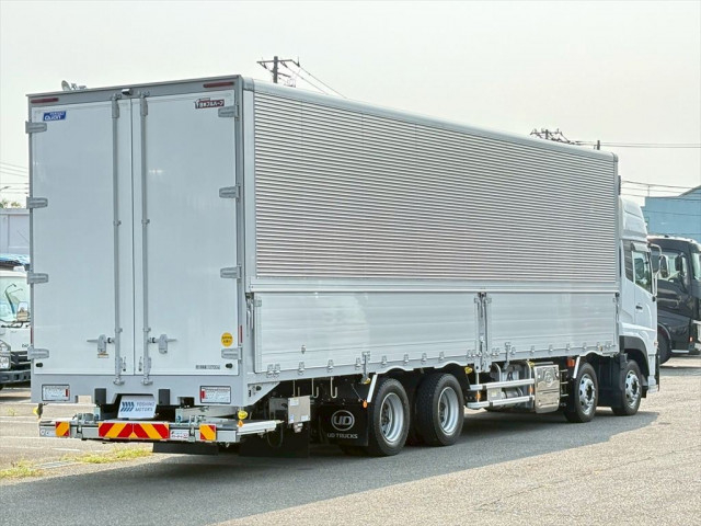 UDトラックス（日産） クオン 大型 アルミウィング 2RG-CG5FA(91160) 4枚目