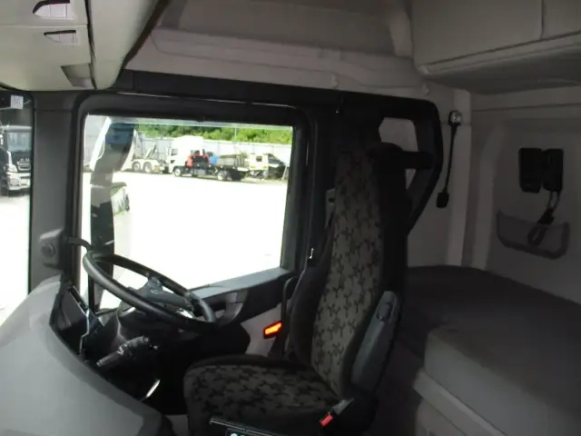 スカニア 小型 トラクタ（シングル） 2DG-A4X2ACG(91326) 51枚目