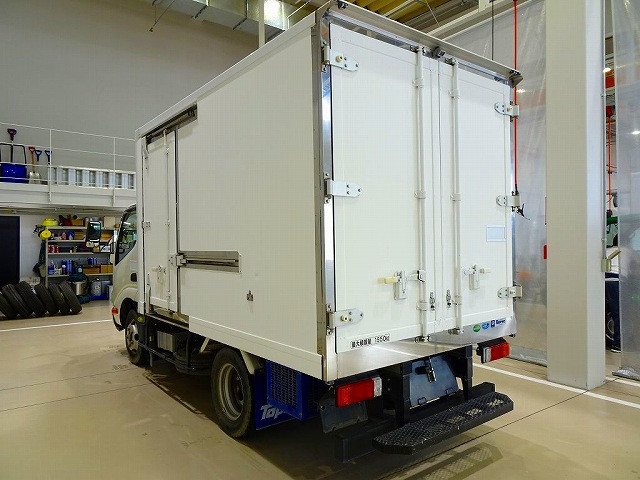 日野 デュトロ 小型 冷凍冷蔵バン 2RG-XZC605M(91361) 4枚目