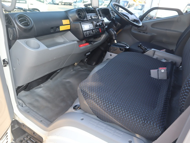 トヨタ ダイナ 小型 冷凍冷蔵バン 2RG-XZC605(91365) 33枚目