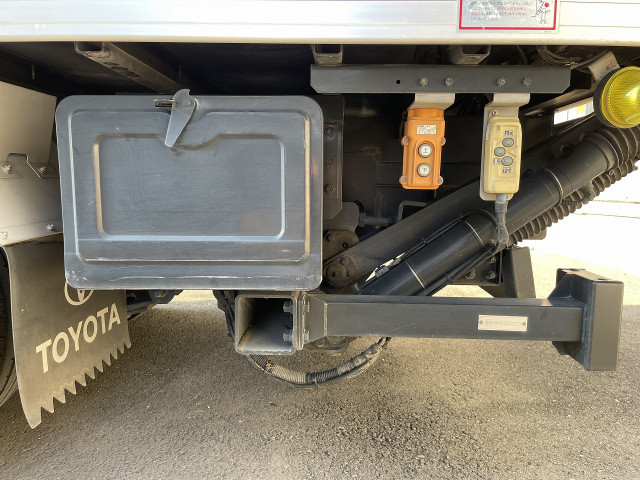 トヨタ トヨエース 小型 アルミバン TPG-XZU605(91730) 9枚目