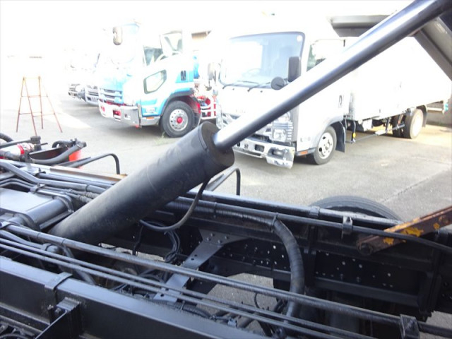 三菱ふそう ファイター 中型 塵芥車（プレス式） 2KG-FK62F(91780) 12枚目