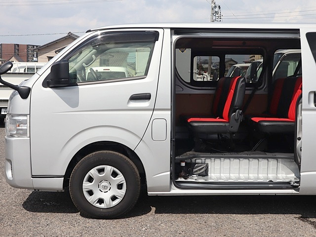 トヨタ ハイエース 小型 アルミバン 3BF-TRH200V(92050) 10枚目