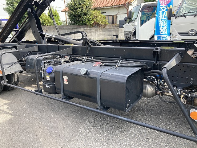 いすゞ エルフ 小型 車載専用車 2RG-NPR88AN(92057) 16枚目