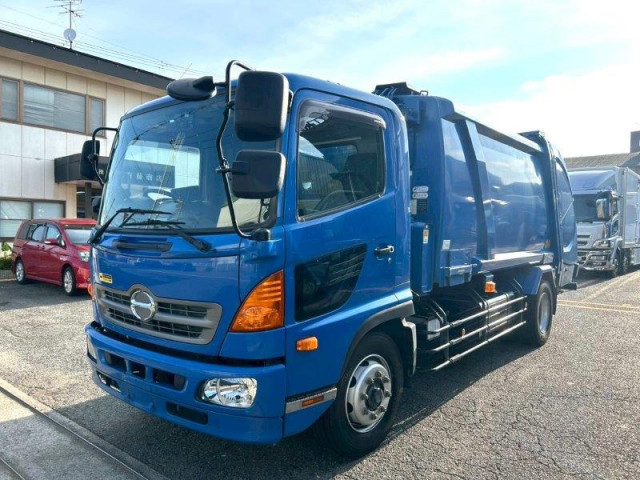 日野 レンジャー 増トン 塵芥車（プレス式） QKG-FJ7JGAA(92194) 1枚目
