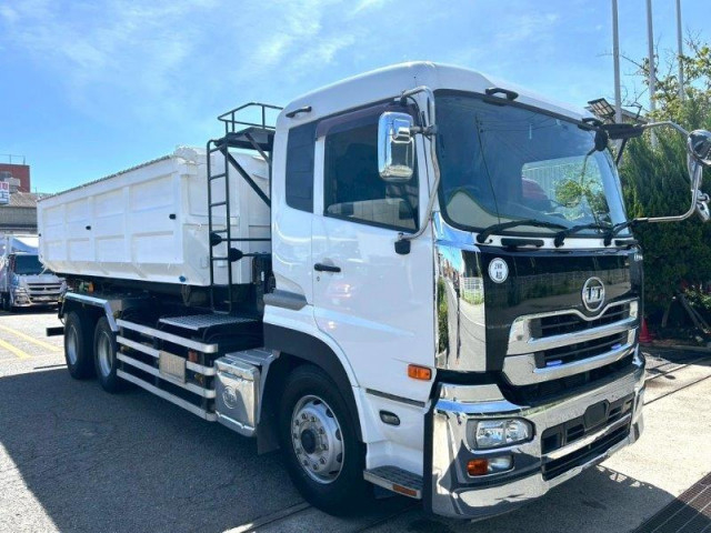 UDトラックス（日産） クオン 大型 コンテナ専用車 QKG-CW5YL(92218) 2枚目