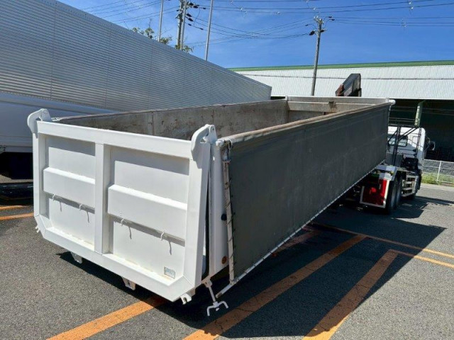 UDトラックス（日産） クオン 大型 コンテナ専用車 QKG-CW5YL(92218) 9枚目