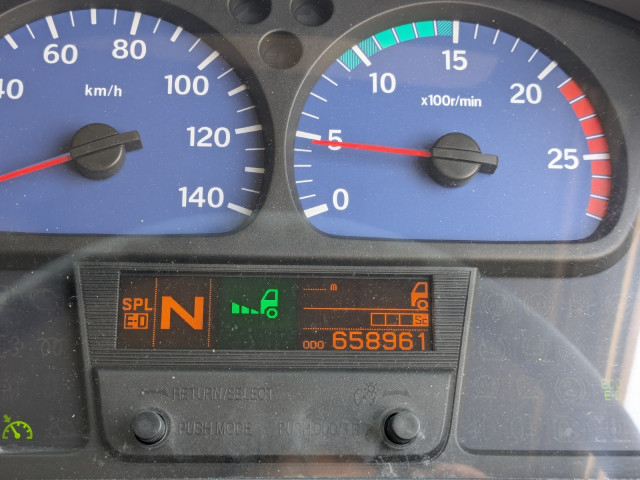UDトラックス（日産） クオン 大型 アルミウィング QPG-CG5ZA(92225) 37枚目