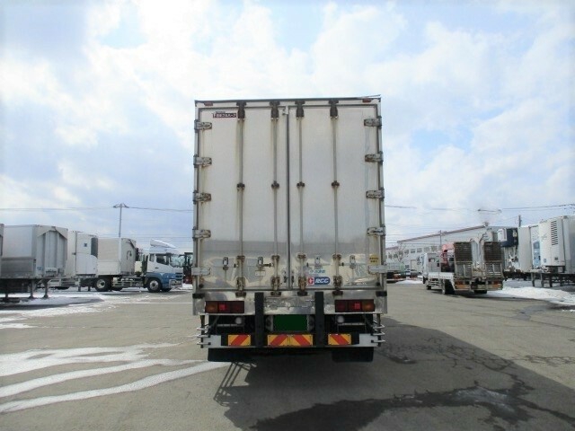UDトラックス（日産） クオン 大型 冷蔵冷凍バン QKG-CD5ZA(9276) 6枚目