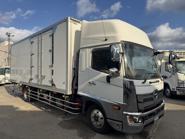 日野 レンジャー 中型 冷凍冷蔵バン 2KG-FD2ABG(92675) 2枚目