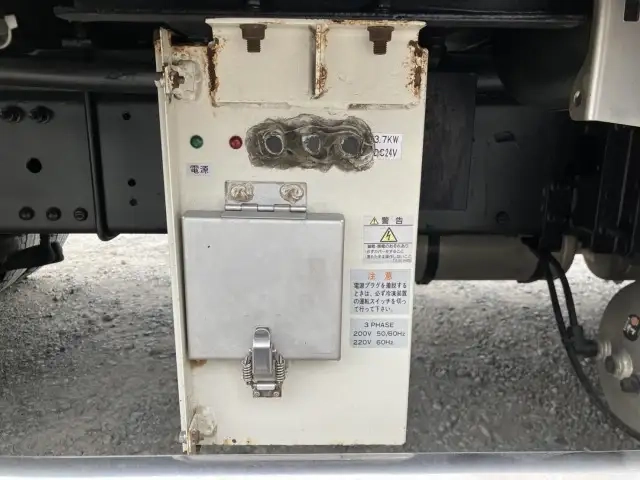 日産自動車 クオン 小型 冷凍冷蔵ウィング 2PG-CG5CA(92563) 37枚目