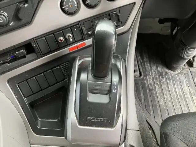 日産自動車 クオン 小型 冷凍冷蔵ウィング 2PG-CG5CA(92563) 50枚目