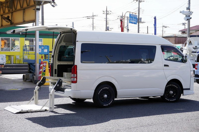 トヨタ ハイエース 小型 ライトバン CBF-TRH200K(92731) 9枚目