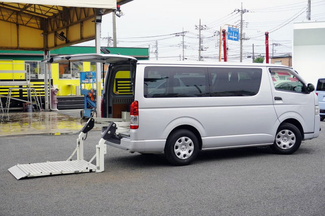 トヨタ ハイエース 小型 ライトバン CBF-TRH200V(92737) 9枚目