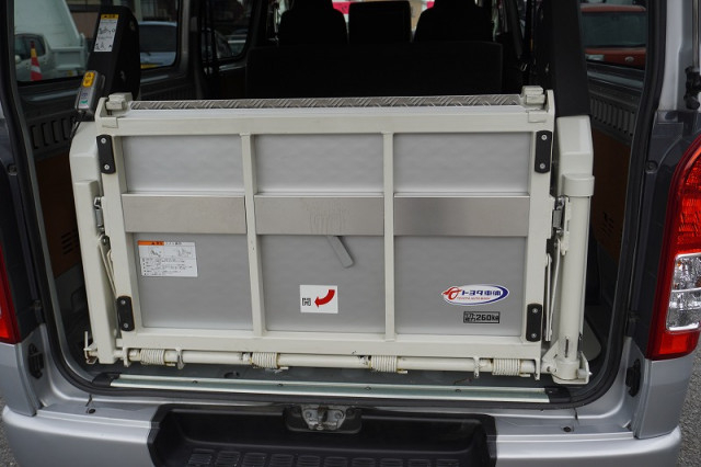 トヨタ ハイエース 小型 ライトバン CBF-TRH200V(92737) 24枚目