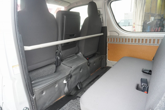 トヨタ ハイエース 小型 ライトバン CBF-TRH200V(92737) 28枚目