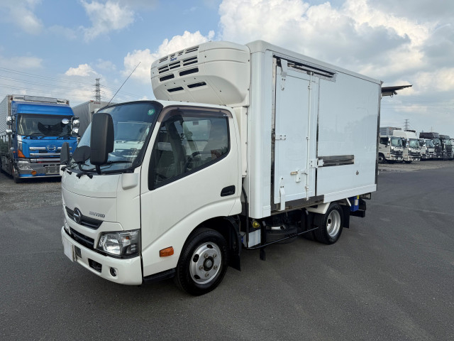 日野 デュトロ 小型 冷凍冷蔵バン TKG-XZC605M(92749) 1枚目