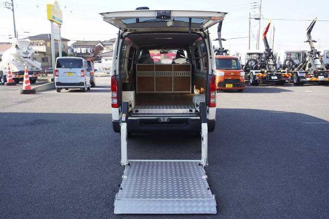 トヨタ ハイエース 小型 ライトバン CBF-TRH200V(92751) 15枚目