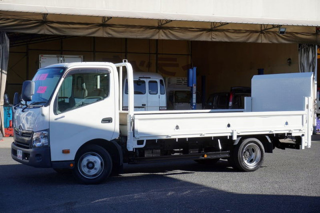 日野 デュトロ 小型 平ボディ TKG-XZC710M(92757) 1枚目