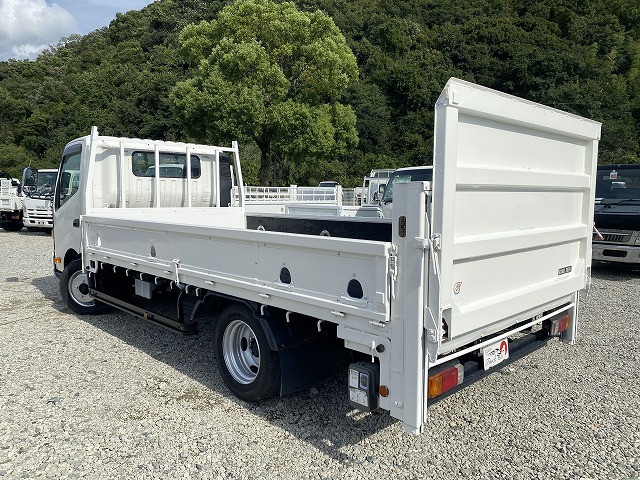 日野 デュトロ 小型 平ボディ SKG-XZU710M(92781) 6枚目