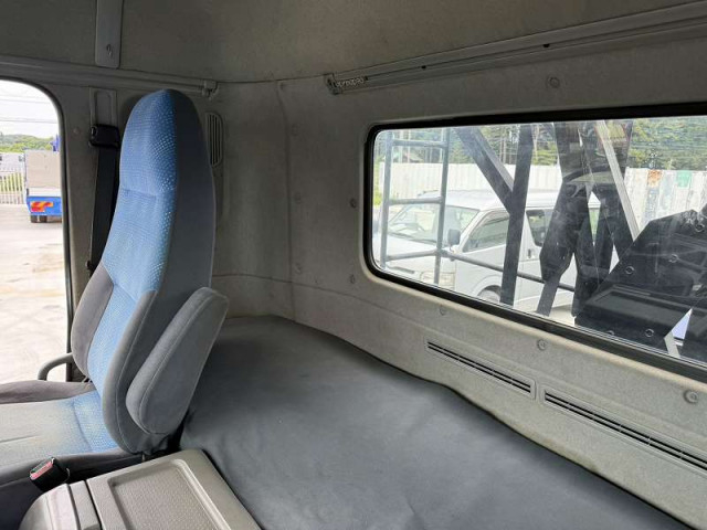 UDトラックス（日産） クオン 大型 コンテナ専用車 ADG-CW4YL(92813) 42枚目