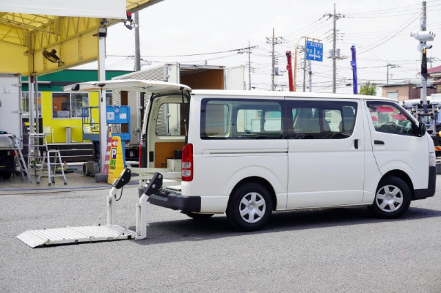 トヨタ ハイエース 小型 ライトバン CBF-TRH200V(93016) 9枚目