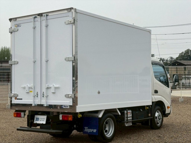 日野 デュトロ 小型 冷凍冷蔵バン 2KG-XZC605M(93102) 4枚目