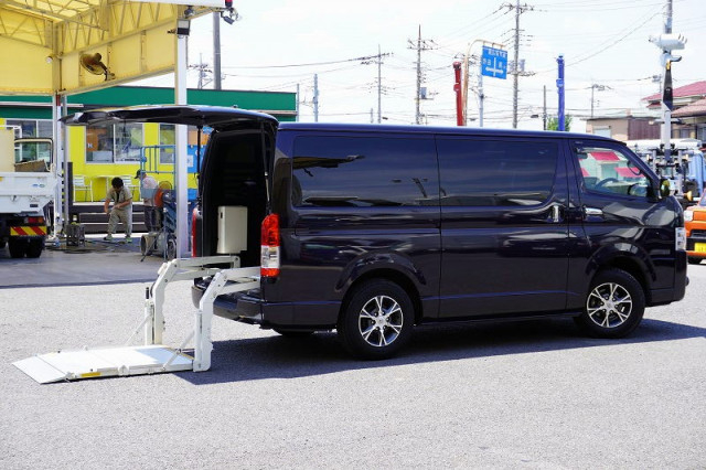 トヨタ ハイエース 小型 ライトバン QDF-GDH201V(93436) 9枚目