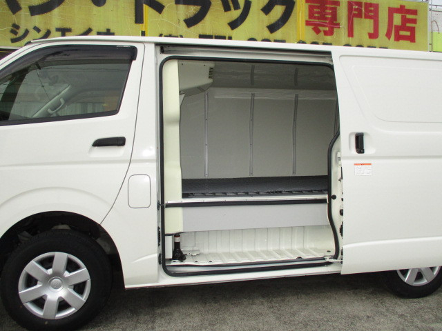 トヨタ ハイエース 小型 冷凍冷蔵バン QDF-GDH201V(93449) 5枚目